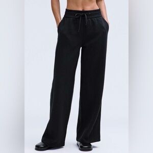 Lululemon Scuba Mid-Rise Wide-Leg Pant *Regular EUC Size XXS Inseam 28.5”